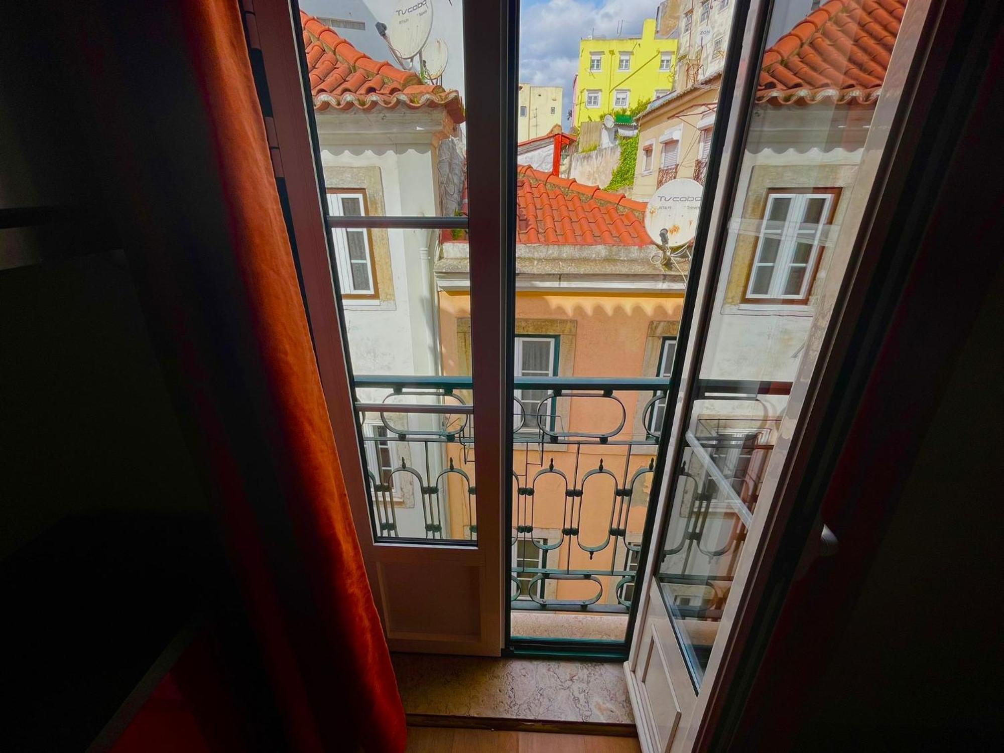 2 Bedroom, 2 Bathroom Apartment - Travessa Da Madalena Lisboa Eksteriør billede